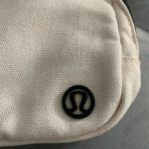 Lululemon Everywhere Belt Bag Angel Wing - Picture 5 of 5